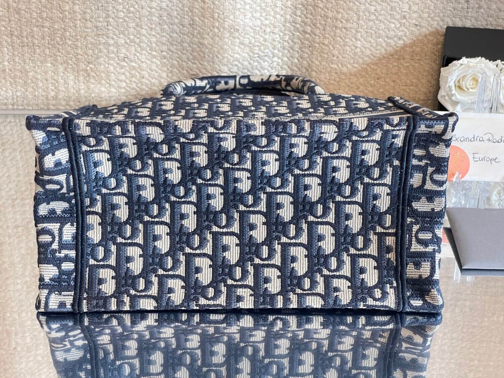 Blue dior oblique book tote bag outlet